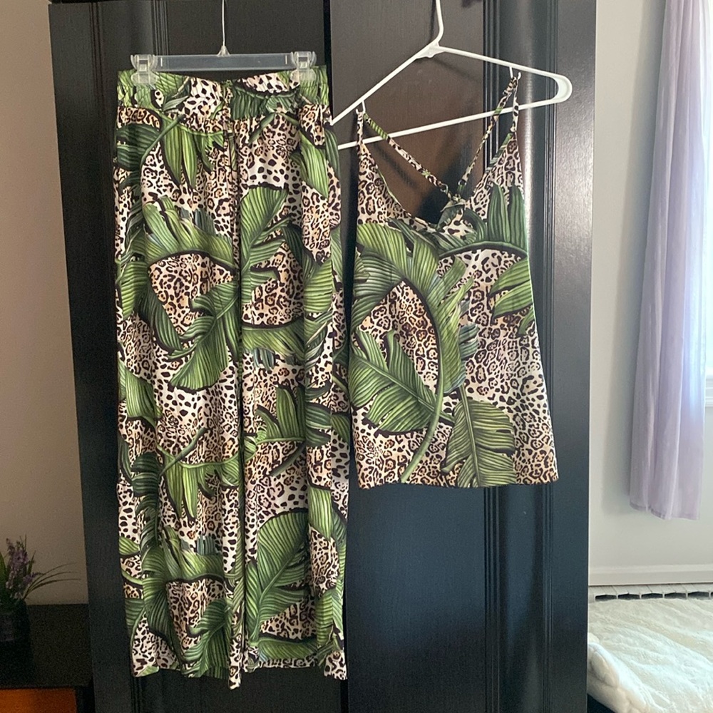 Set: elastic pants and a T-shirt with straps from Europe, size M-L